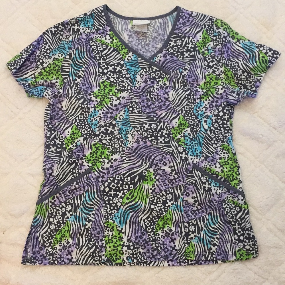 🍬Screaming print scrub top 🍬